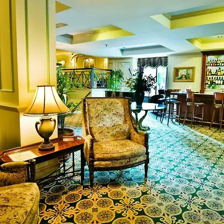 Dunhill Hotel 