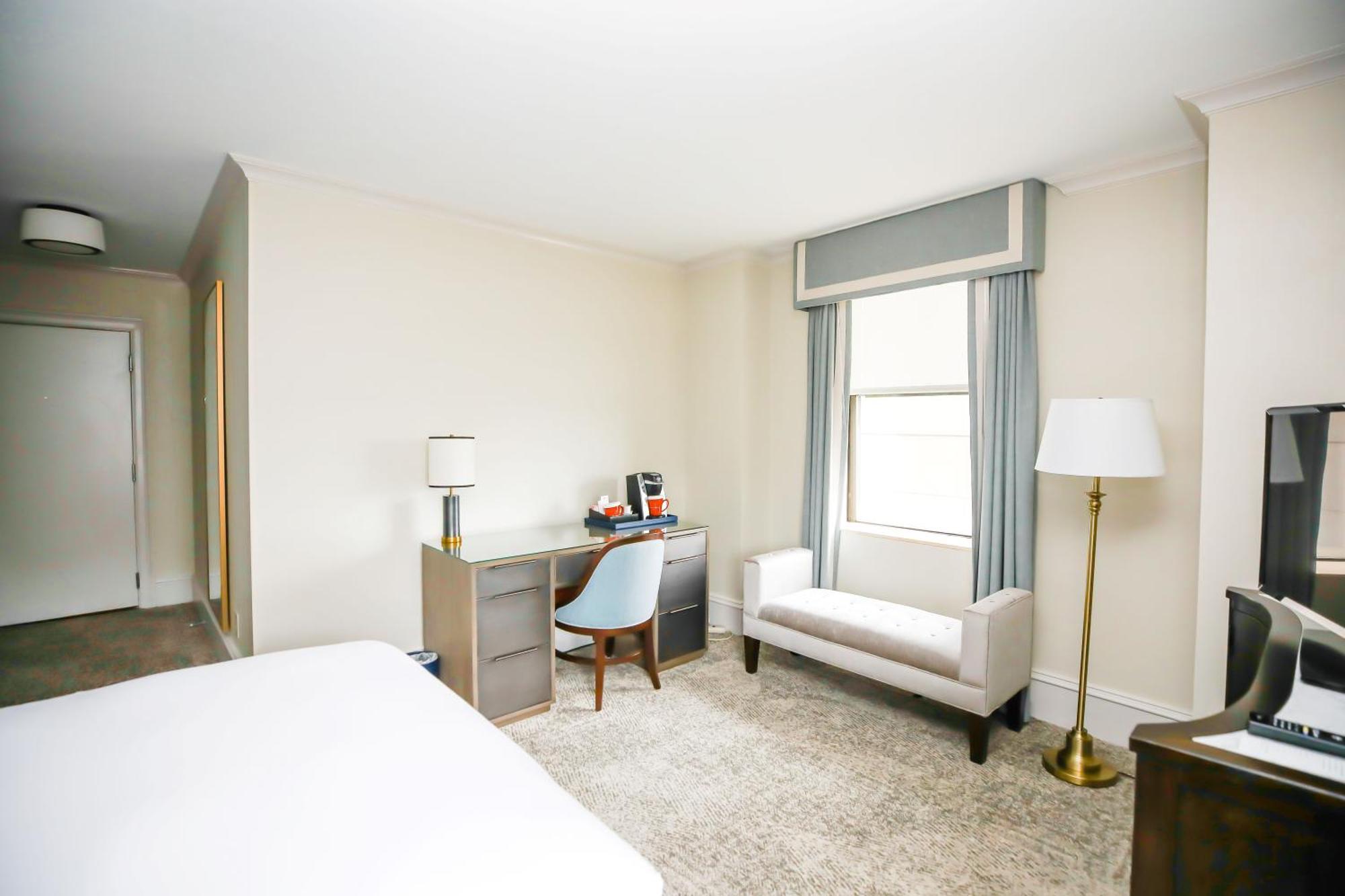 Dunhill Hotel 4*
